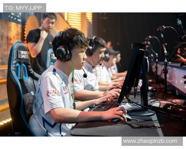 电竞女将黄娜专访回顾和平精英成长之路与赛事精彩瞬间实时数据